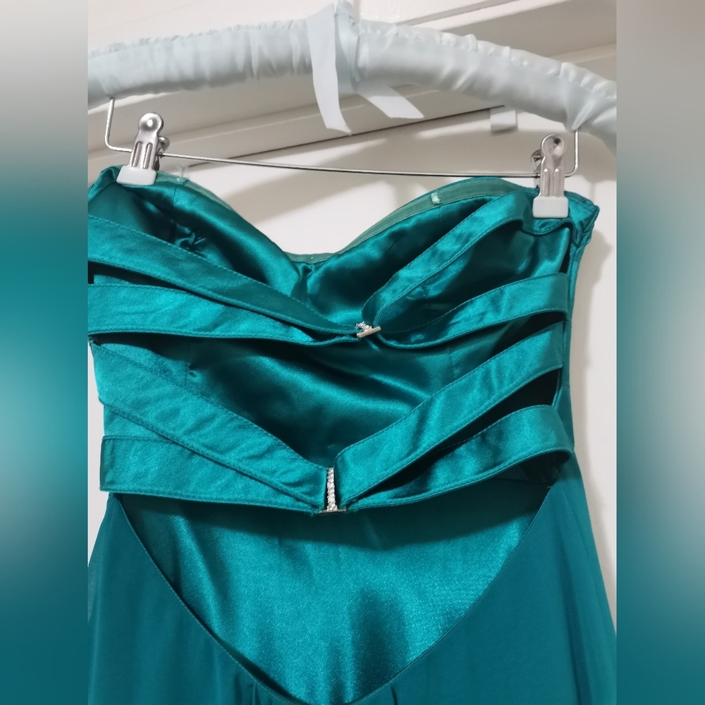 La Femme Green  Prom Dress - Picture 5 of 7